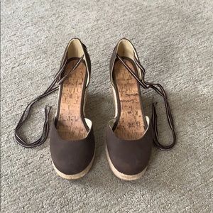 Tommy Hilfiger BROWN lace up wedge